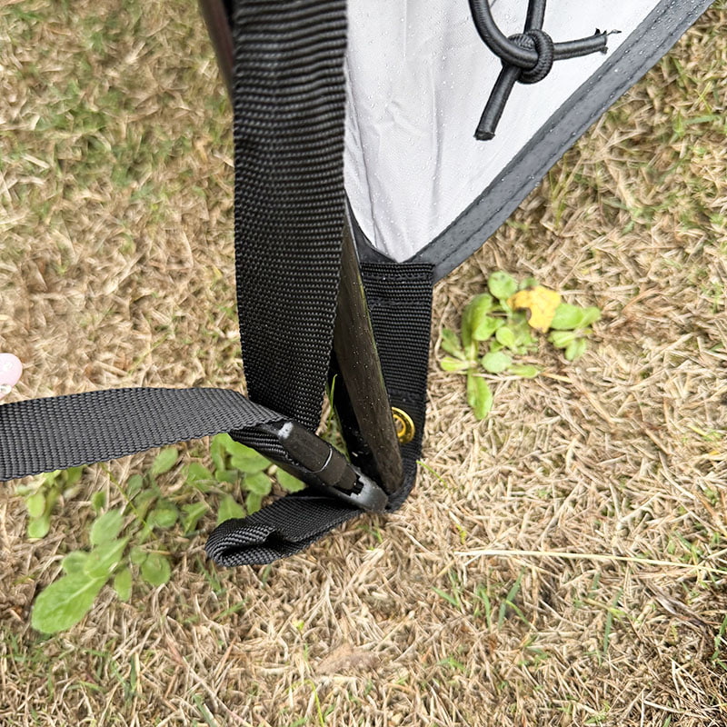 Utendørs camping tolagstelt som kobles til baksiden av et kjøretøy