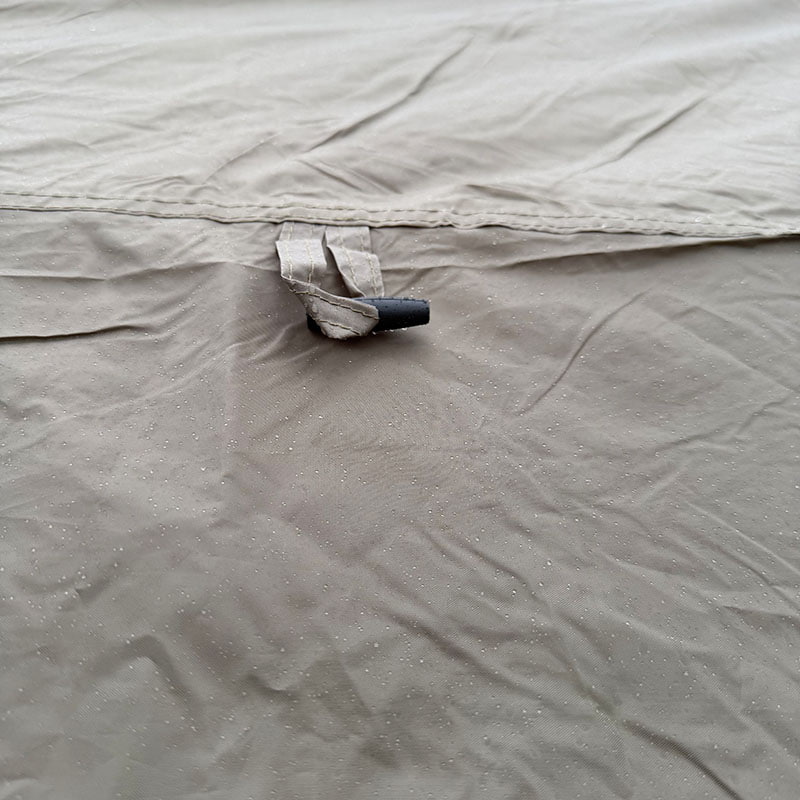 Utendørs camping tolagstelt som kobles til baksiden av et kjøretøy