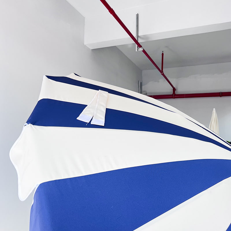 2,5 M blå og hvit Patchwork Pagoda Paraply