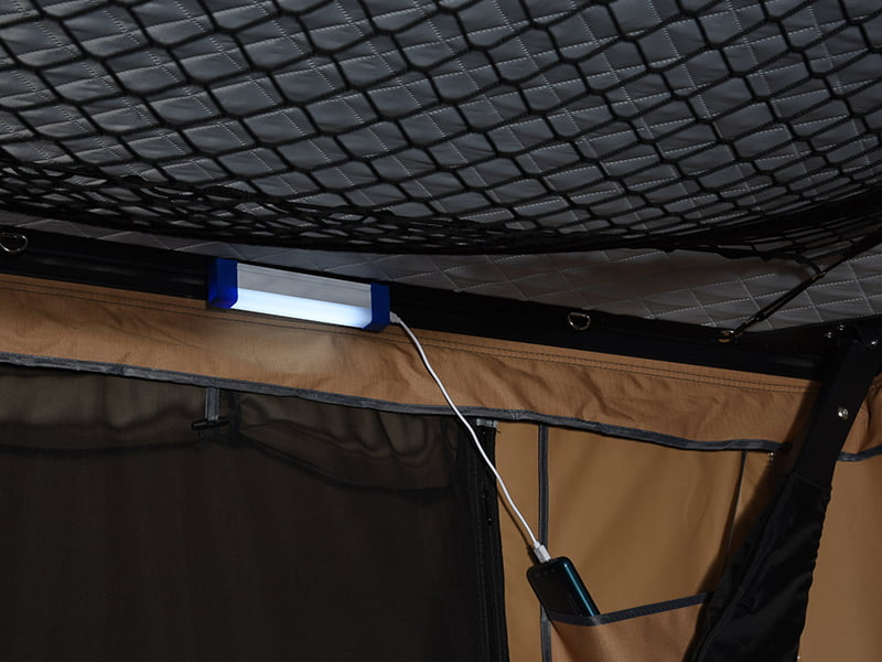 Campingtelt på taket med stige Campingtelt på taket med stige