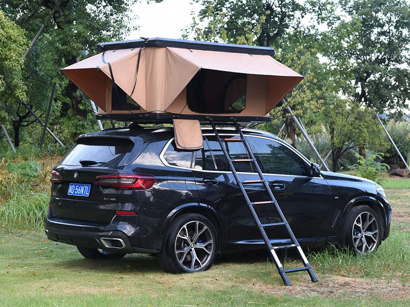 Campingtelt på taket med stige Campingtelt på taket med stige