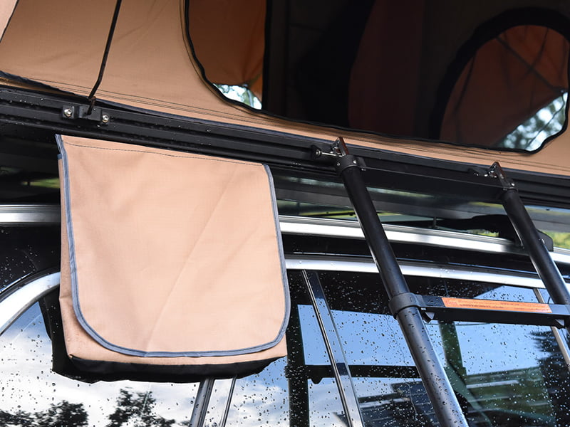 Campingtelt på taket med stige Campingtelt på taket med stige