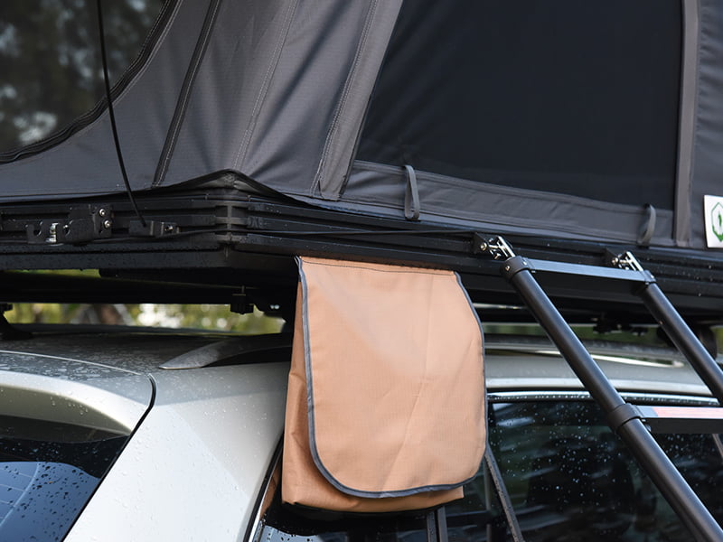 Campingtelt på taket med stige Campingtelt på taket med stige