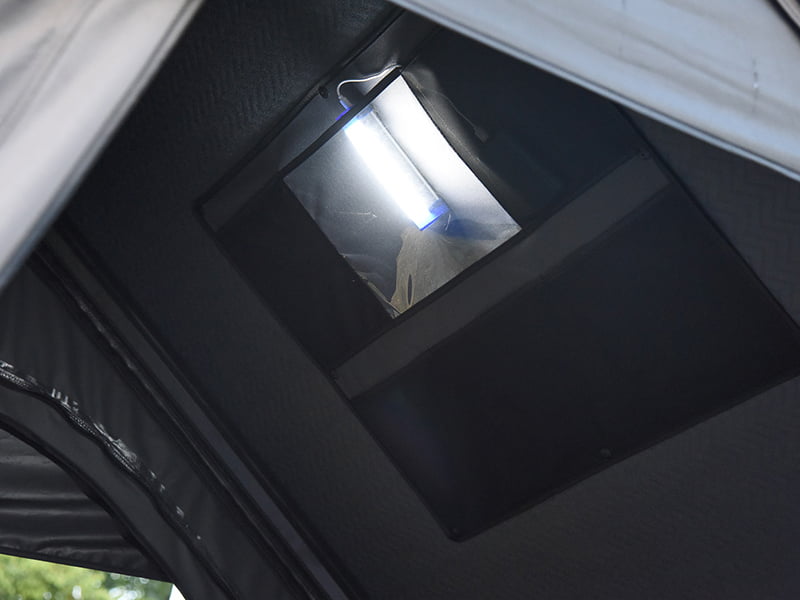 Campingtelt på taket med stige Campingtelt på taket med stige