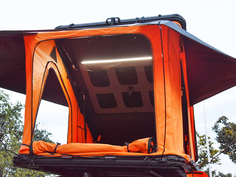 Campingtelt på taket med stige Campingtelt på taket med stige