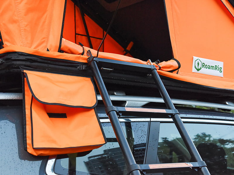 Campingtelt på taket med stige Campingtelt på taket med stige